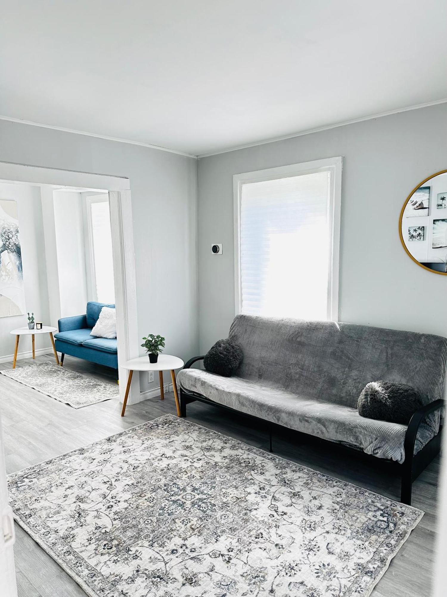 피터버러 Cozy 2Br House Near Centre With Patio, Bbq, Backyard, And Netflix 아파트 외부 사진