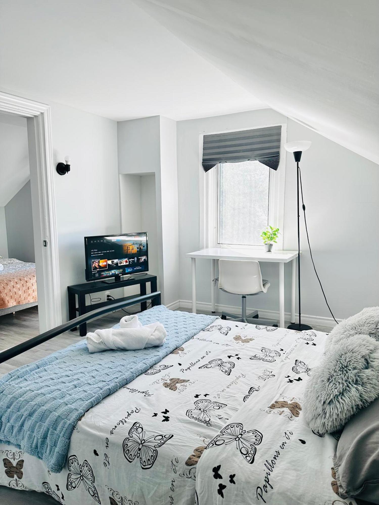 피터버러 Cozy 2Br House Near Centre With Patio, Bbq, Backyard, And Netflix 아파트 외부 사진