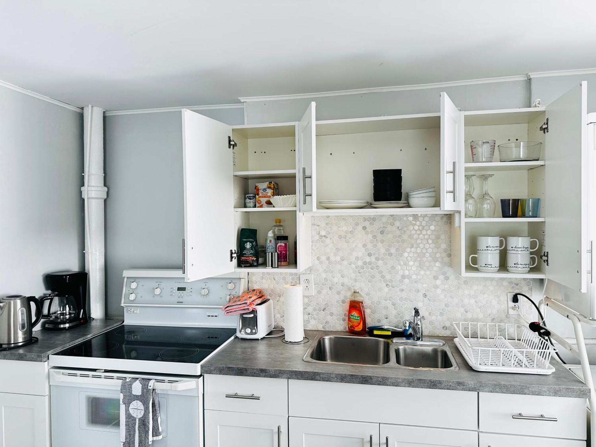 피터버러 Cozy 2Br House Near Centre With Patio, Bbq, Backyard, And Netflix 아파트 외부 사진