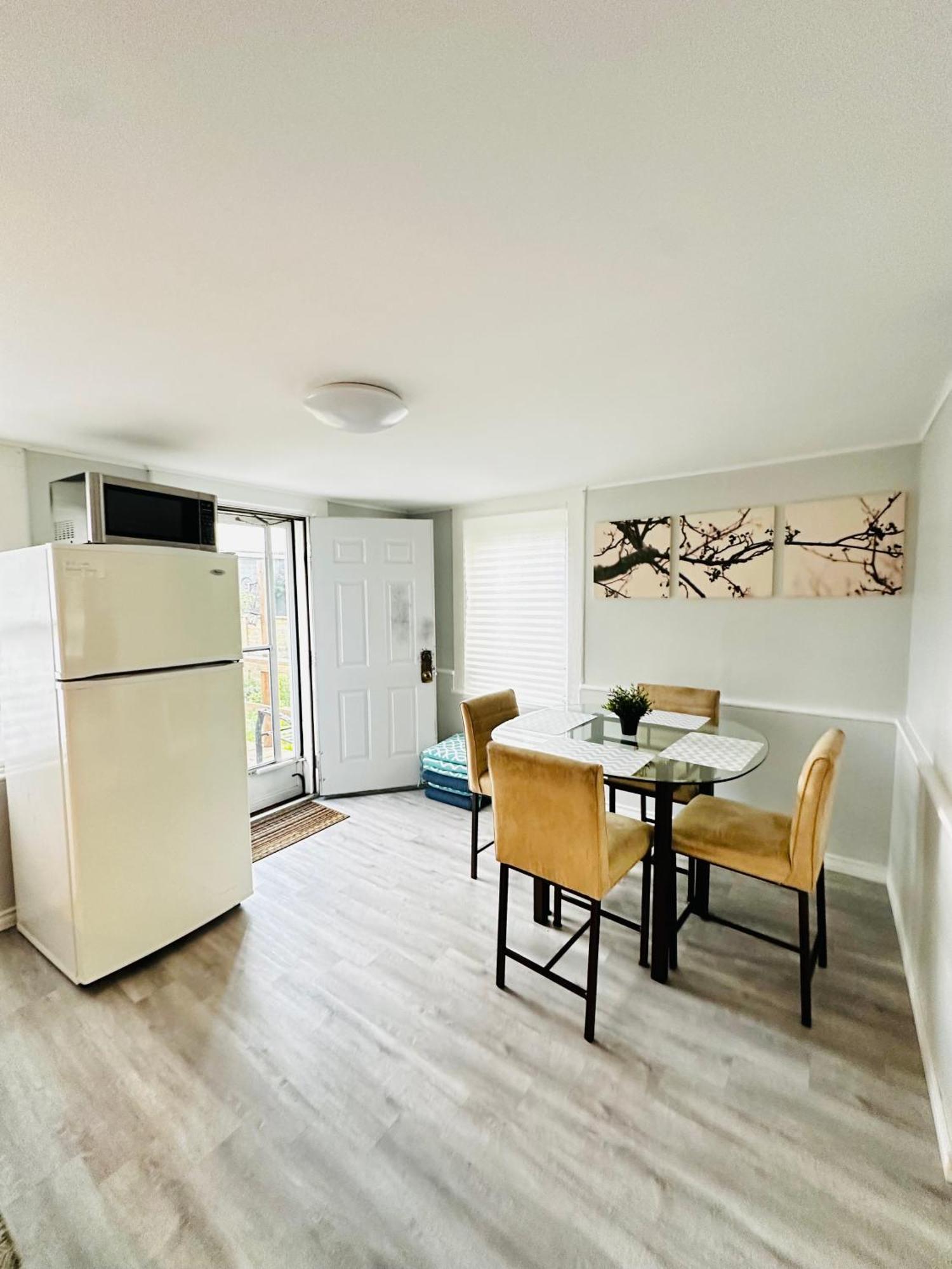 피터버러 Cozy 2Br House Near Centre With Patio, Bbq, Backyard, And Netflix 아파트 외부 사진